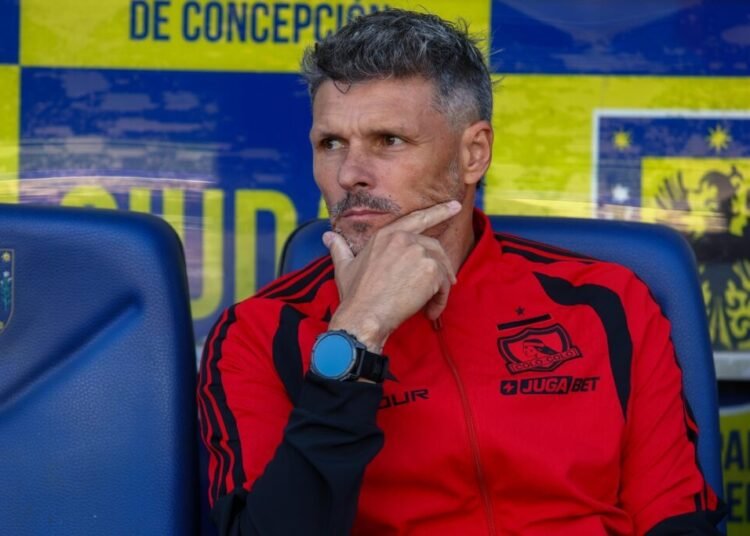 Fernando Ortiz llena de dudas la formación de Colo-Colo: bajas y posibles cambios ante el próximo partido