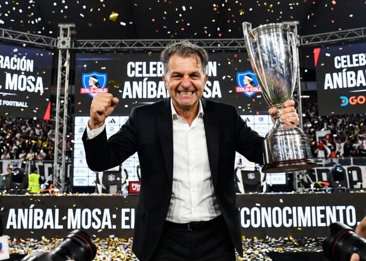 Aníbal Mosa celebra el control total de Colo Colo: así queda conformado Blanco y Negro