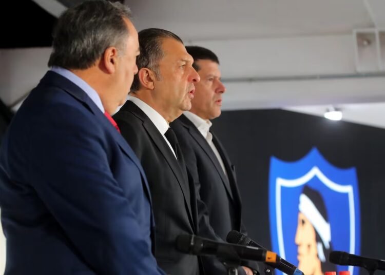 Funcionario de Colo Colo sacó aplausos en la Junta de Accionistas de Blanco y Negro