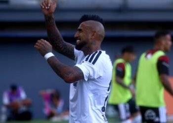 Refuerzo de Colo Colo critica el trato a Arturo Vidal en Chile