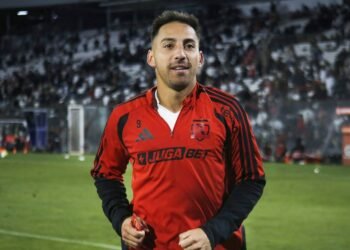 Fuerte crítica al doble 9 en Colo Colo: exgoleador apunta contra el sistema y Correa