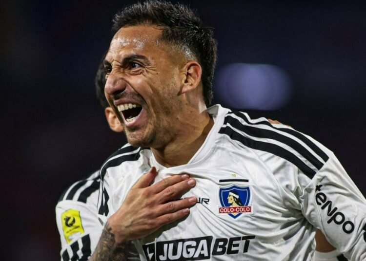 Javier Correa deslumbra en Colo-Colo y vuelve a enamorar a los hinchas albos