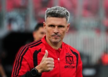 En Colo Colo ya piensan en la posible renovación de Fernando Ortiz