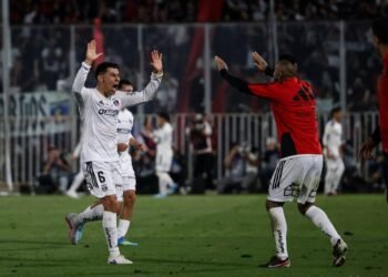 En Colo Colo responden a las críticas por su estilo de juego: “Estamos punteros”