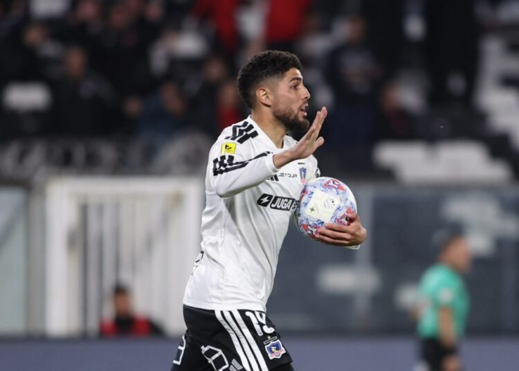 Maxi Romero analiza la idea del doble 9 en Colo-Colo