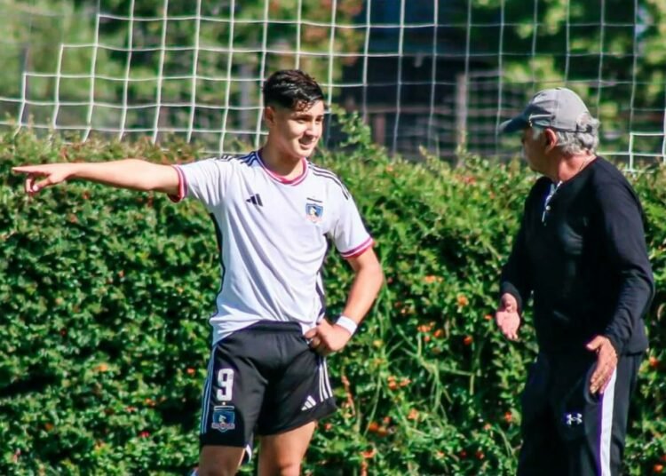 Nieto de Carlos Caszely entra en la citación de Colo-Colo y podría debutar ante Coquimbo Unido
