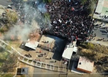 Reportan incidentes en arengazo de hinchas de Colo-Colo en el Estadio Monumental