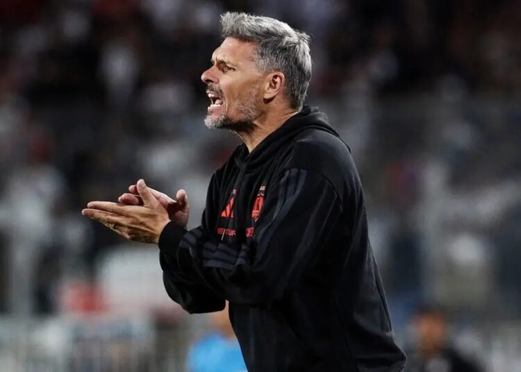 Fernando Ortiz anticipa la visita de Colo-Colo al Claro Arena: “Vamos a ir como el equipo grande que somos”