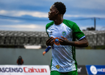 Manley Clerveaux adelanta su regreso a Colo Colo y deja Puerto Montt antes de lo previsto
