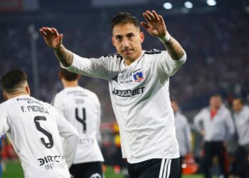 En Colo Colo acusan persecución tras dura sanción de cuatro fechas a Javier Correa