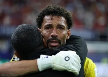 Leyenda del fútbol se enoja con posible fichaje de Vozinha en Colo Colo