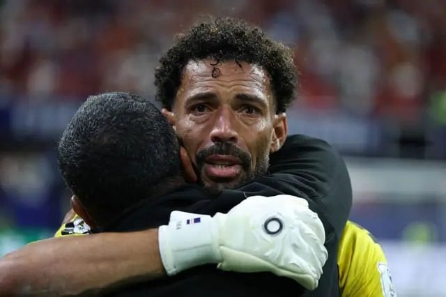 Leyenda del fútbol se enoja con posible fichaje de Vozinha en Colo Colo