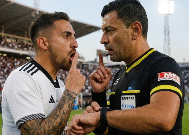Jefe de los árbitros lanza dura amenaza a los jugadores tras sanción a Javier Coorea