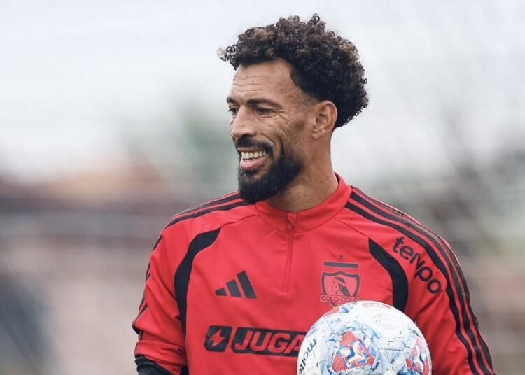 ¿Vozinha o Maureira? Ex DT pide cambio en el arco de Colo-Colo para el Superclásico