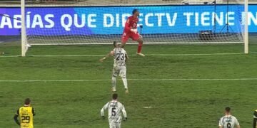 Así reaccionaron los hinchas de Colo Colo al penal que falló Arturo Vidal