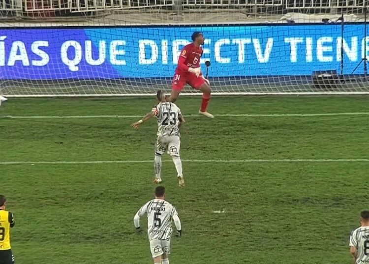 Así reaccionaron los hinchas de Colo Colo al penal que falló Arturo Vidal