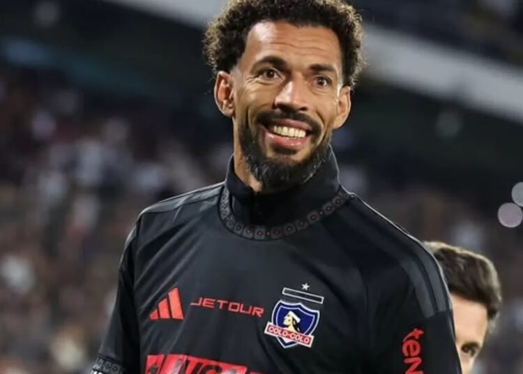 Aseguran que Vozinha: "en vez de un refuerzo para Colo Colo, pasó a ser más un problema"