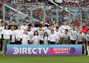 El plantel de Colo-Colo cierra filas tras la sanción a Javier Correa