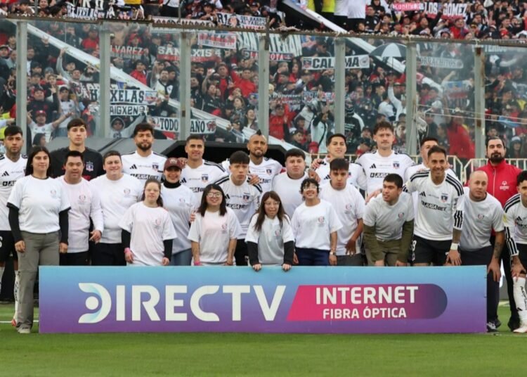 El plantel de Colo-Colo cierra filas tras la sanción a Javier Correa