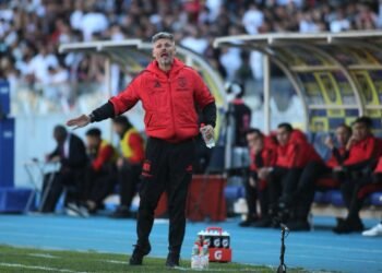 Fernando Ortiz estalló por el estado de la cancha tras el amargo empate de Colo Colo ante Huachipato