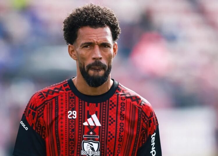 Leyenda del fútbol chileno defiende a Vozinha de las críticas