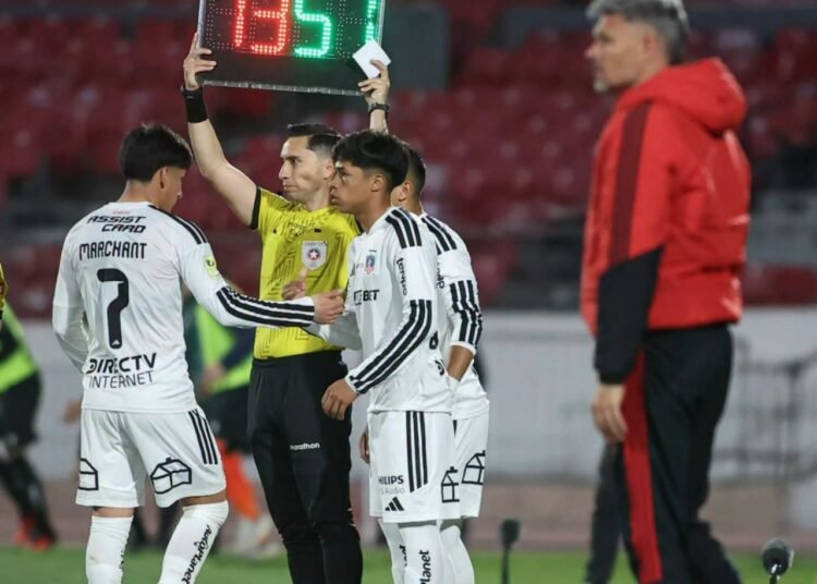 El firme gesto de Fernando Ortiz que celebra toda la cantera de Colo-Colo