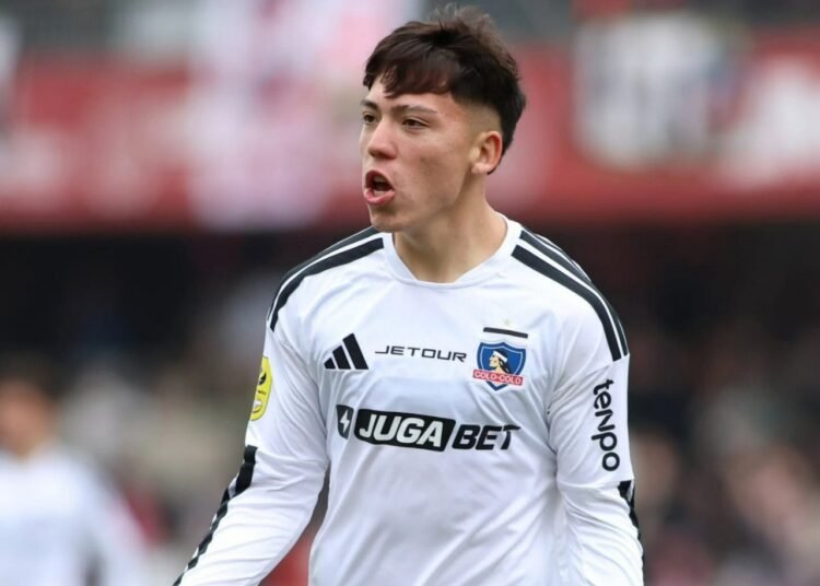 Colo-Colo definió el monto mínimo para negociar a Leandro Hernández tras sondeos