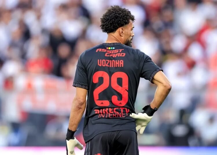 Complicado panorama del golero: Vozinha en la cuerda floja por la cláusula de su contrato en Colo-Colo