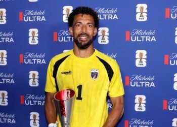 ¿Londres o Independencia? El dilema de Vozinha ante su nominación al Balón de Oro y su presente albo