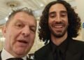 Aníbal Mosa se saca fotos con futbolistas en el Balón de Oro mientras la U acorta distancia con Colo Colo