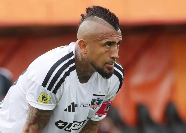 Un histórico ídolo de Colo-Colo explotó contra Blanco y Negro por la insólita decisión con Arturo Vidal